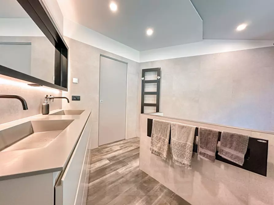 Immagine 19 di Villa in vendita  in corso risorgimento 348 a Ghiffa