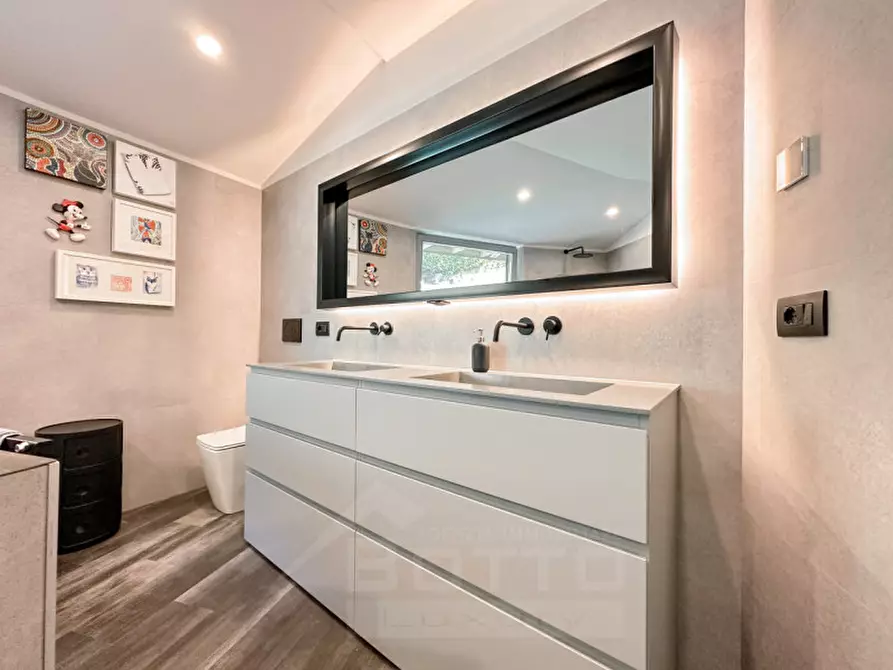 Immagine 20 di Villa in vendita  in corso risorgimento 348 a Ghiffa