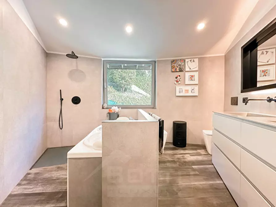 Immagine 21 di Villa in vendita  in corso risorgimento 348 a Ghiffa