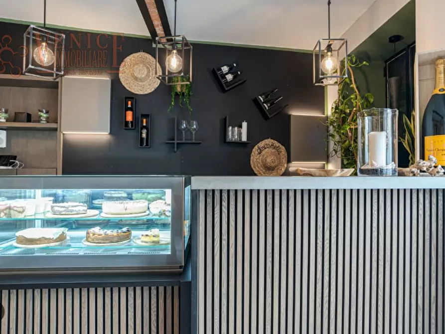 Immagine 5 di Attività commerciale in vendita  a Venezia