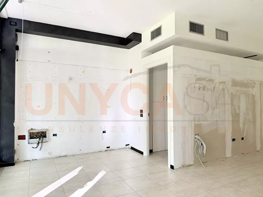 Immagine 2 di Negozio in affitto  a Rubano