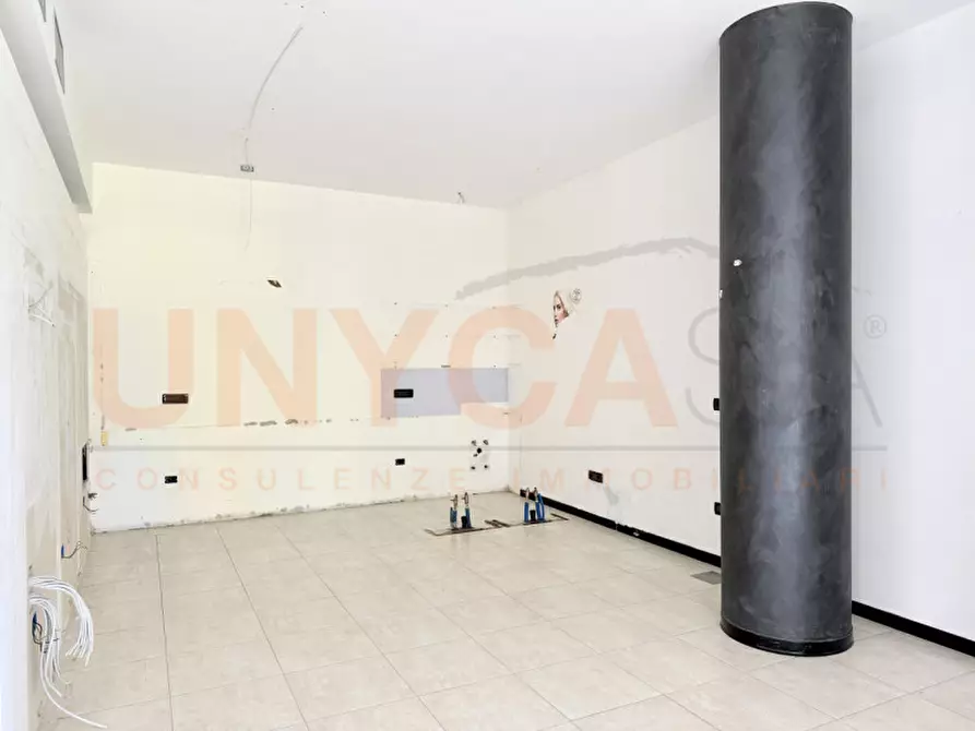 Immagine 4 di Negozio in affitto  a Rubano