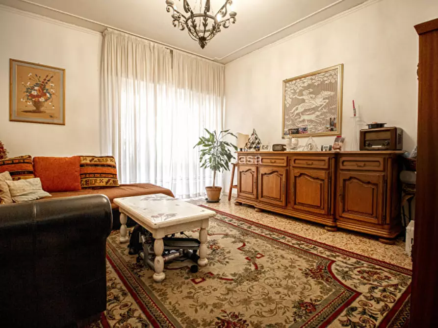 Immagine 2 di Appartamento in vendita  in Via Padova a Prato