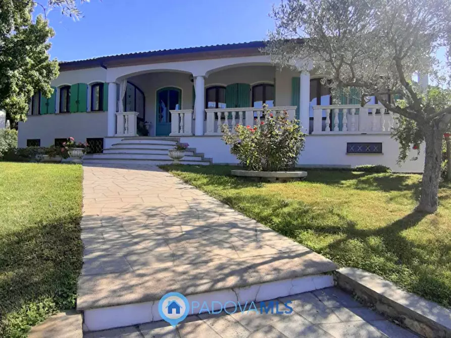 Immagine 1 di Villa in vendita  in Via Maso a Baone
