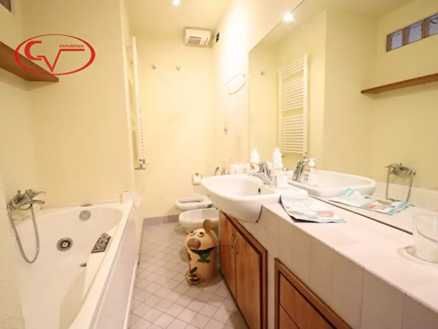 Immagine 6 di Appartamento in vendita  in Piazza Cesare Battisti a Montevarchi