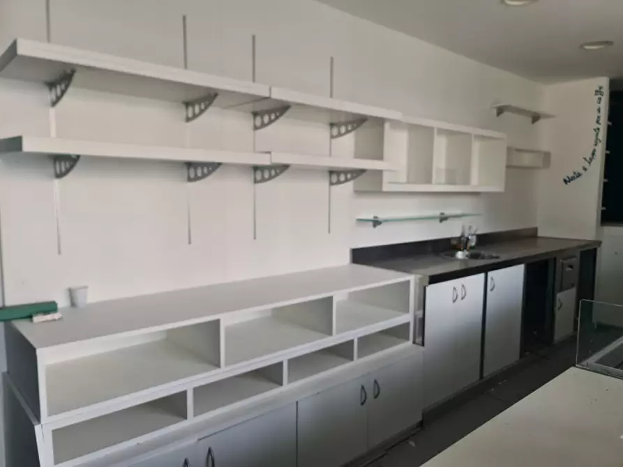 Immagine 7 di Attività commerciale in affitto  in Viale Giacomo Leopardi 25 a Comacchio