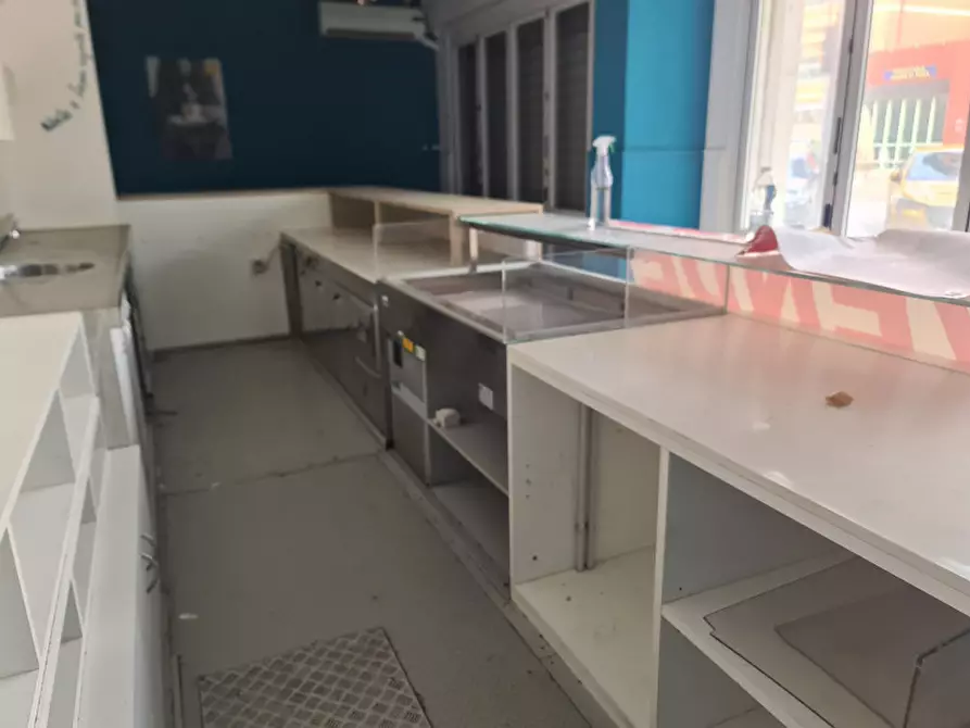 Immagine 8 di Attività commerciale in affitto  in Viale Giacomo Leopardi 25 a Comacchio