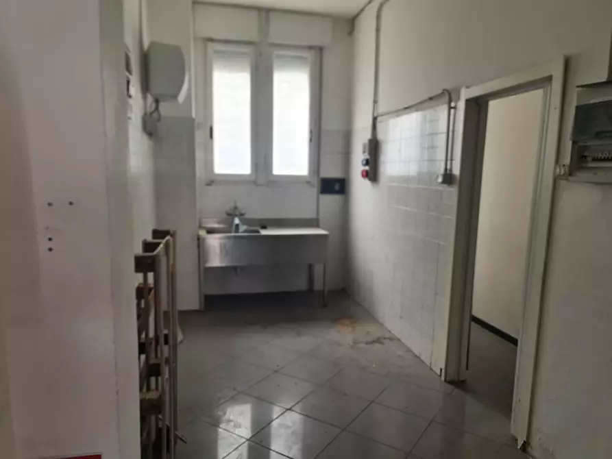 Immagine 9 di Attività commerciale in affitto  in Viale Giacomo Leopardi 25 a Comacchio