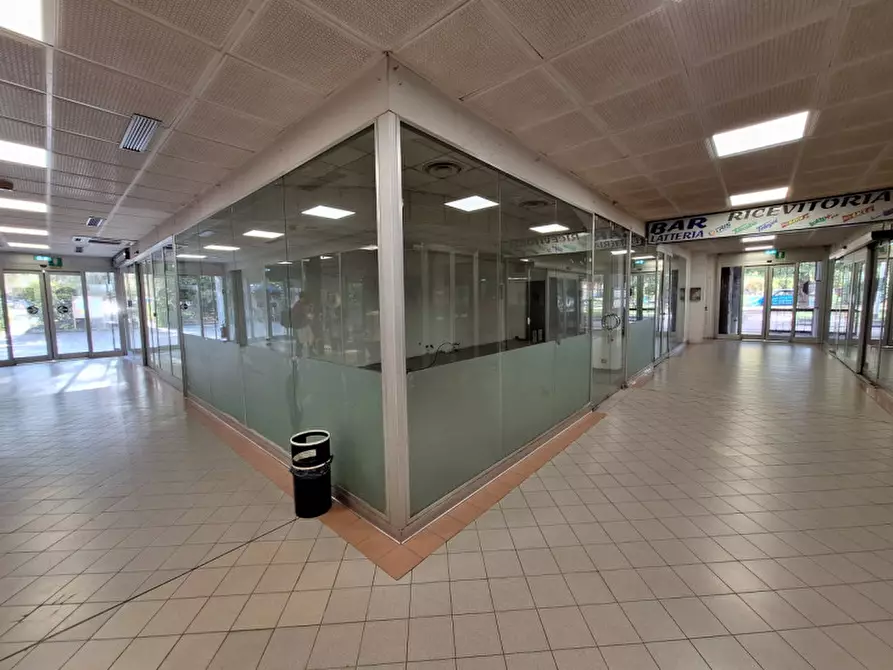 Immagine 1 di Negozio in affitto  a Bologna