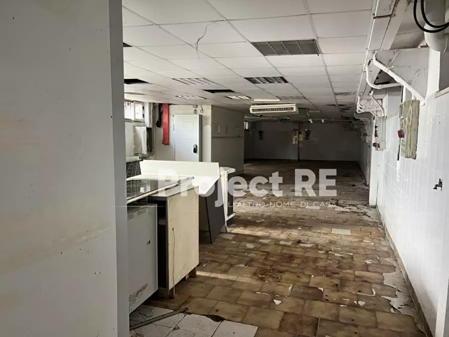 Immagine 9 di Magazzino in vendita  a Reggio Di Calabria