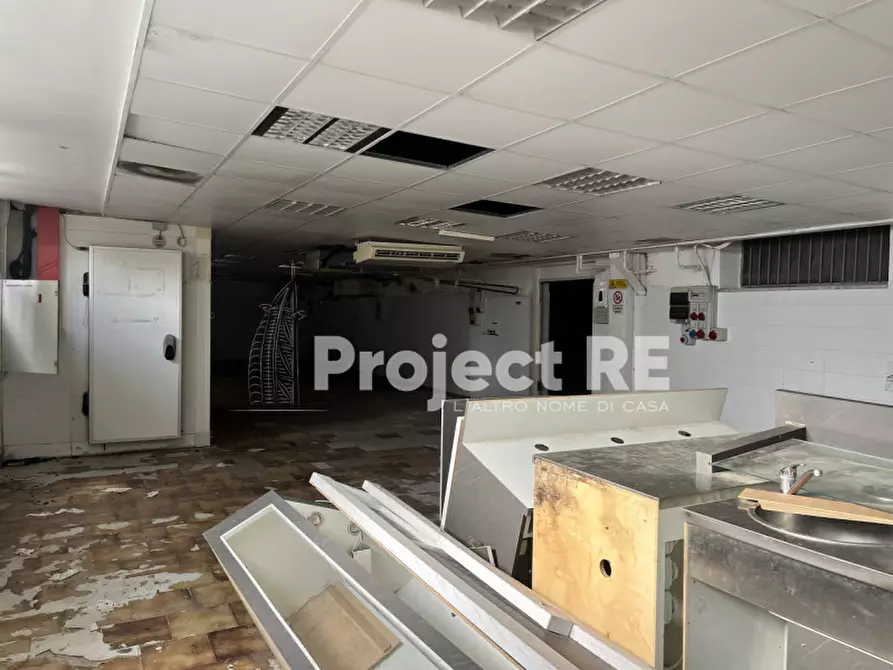 Immagine 11 di Magazzino in vendita  a Reggio Di Calabria