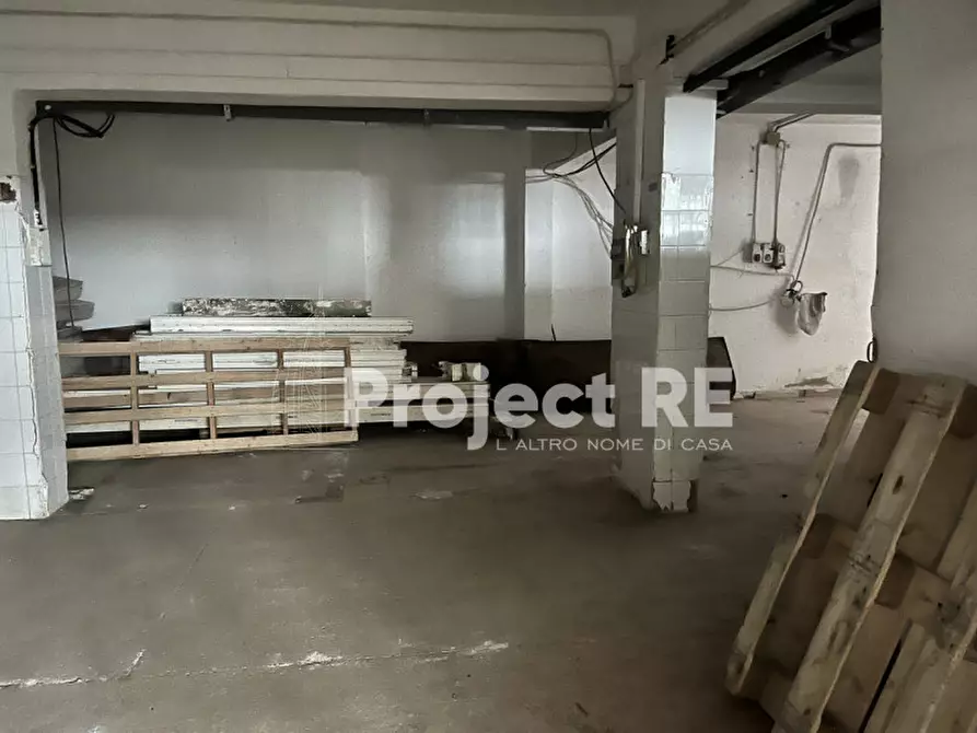 Immagine 13 di Magazzino in vendita  a Reggio Di Calabria