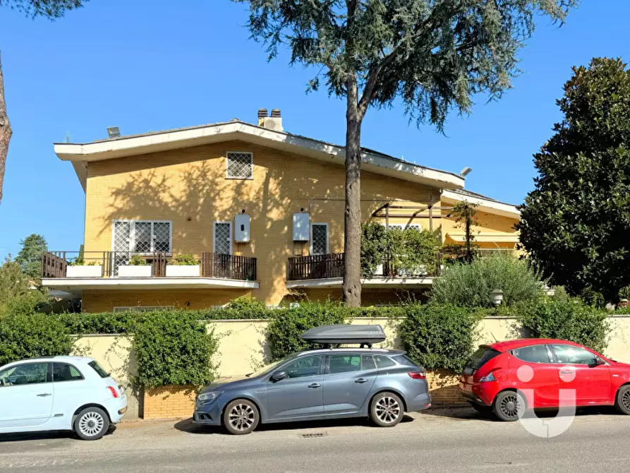 Immagine 1 di Appartamento in vendita  in Via di Mezzocammino a Roma