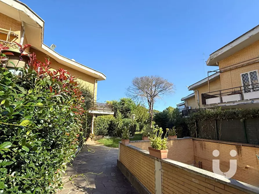 Immagine 2 di Appartamento in vendita  in Via di Mezzocammino a Roma