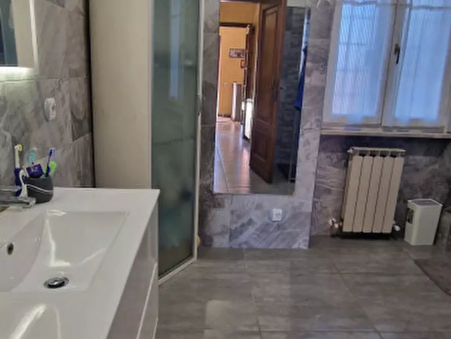 Immagine 4 di Appartamento in vendita  in Via Frondarola a Roma