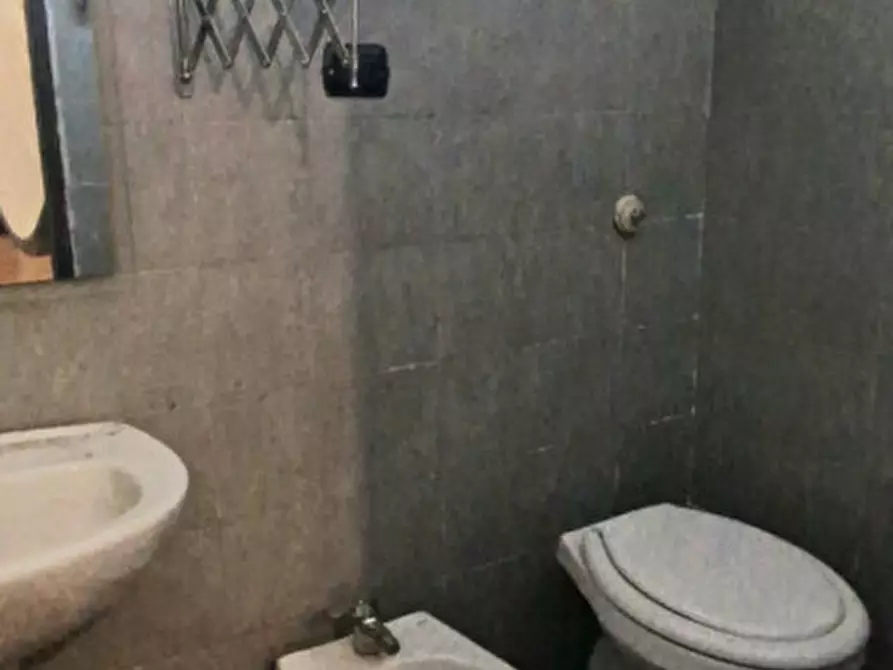 Immagine 5 di Appartamento in vendita  in Via Frondarola a Roma