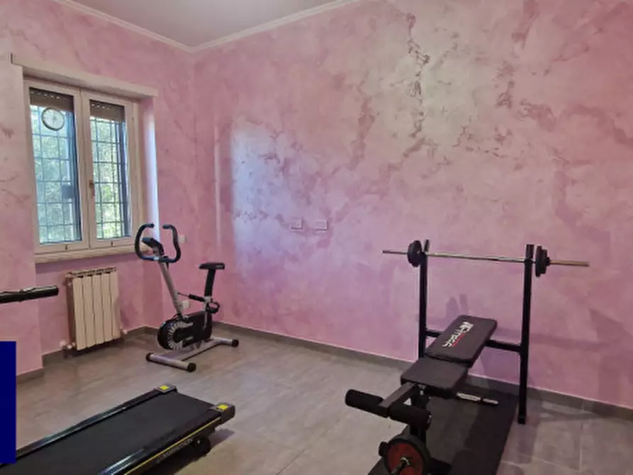 Immagine 9 di Appartamento in vendita  in Via Frondarola a Roma