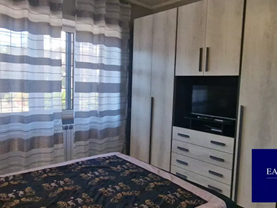 Immagine 11 di Appartamento in vendita  in Via Frondarola a Roma