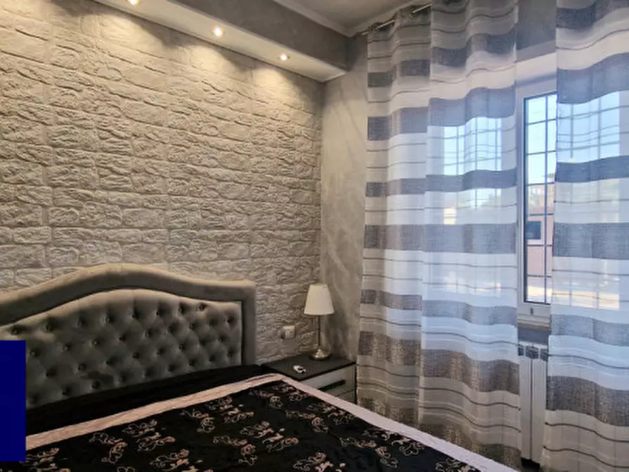 Immagine 12 di Appartamento in vendita  in Via Frondarola a Roma