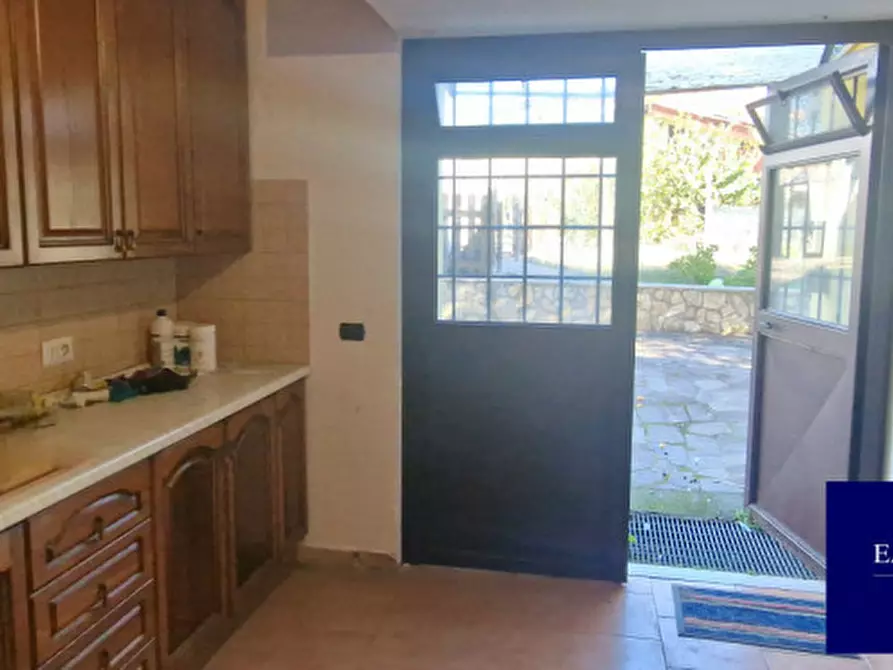 Immagine 18 di Appartamento in vendita  in Via Frondarola a Roma