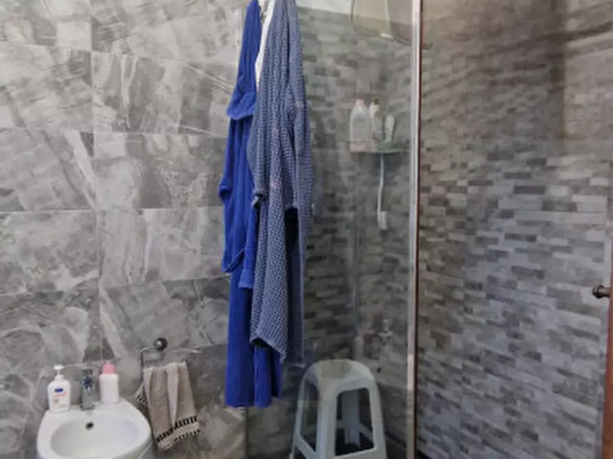 Immagine 19 di Appartamento in vendita  in Via Frondarola a Roma