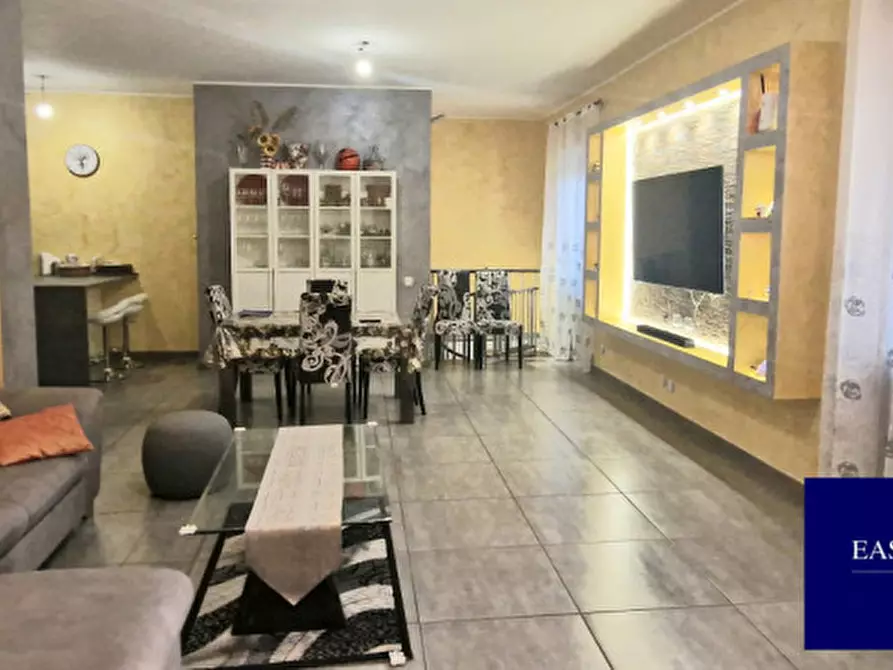 Immagine 1 di Appartamento in vendita  in Via Frondarola a Roma