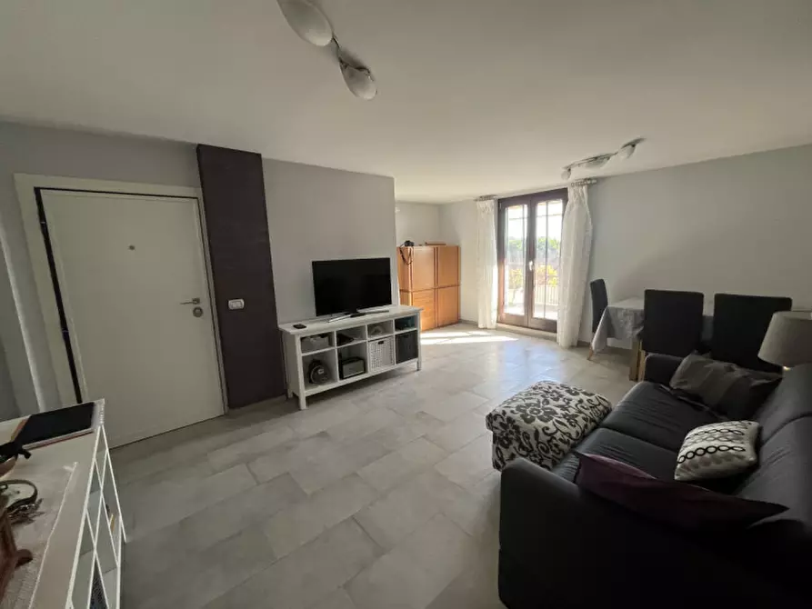 Immagine 2 di Appartamento in vendita  in Via Savignone a Roma