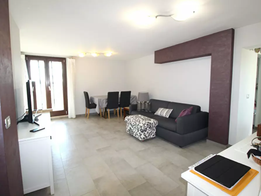 Immagine 3 di Appartamento in vendita  in Via Savignone a Roma