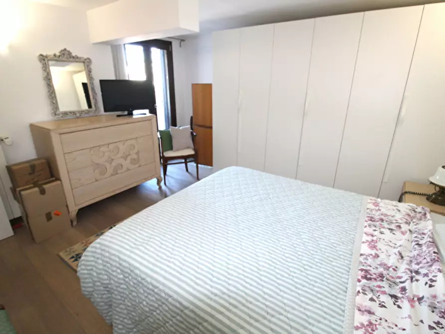 Immagine 7 di Appartamento in vendita  in Via Savignone a Roma