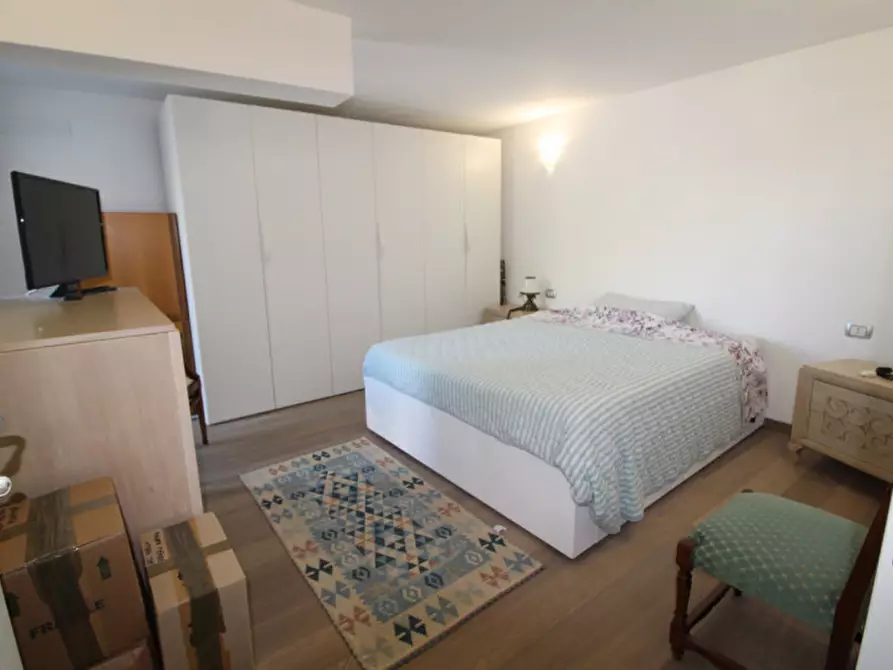 Immagine 10 di Appartamento in vendita  in Via Savignone a Roma