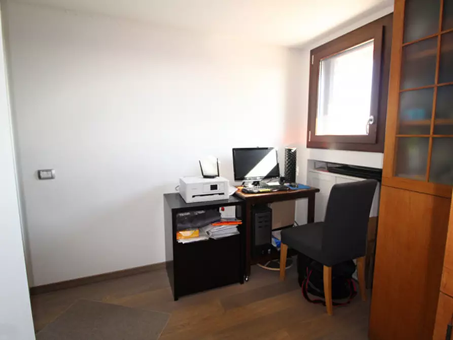 Immagine 12 di Appartamento in vendita  in Via Savignone a Roma