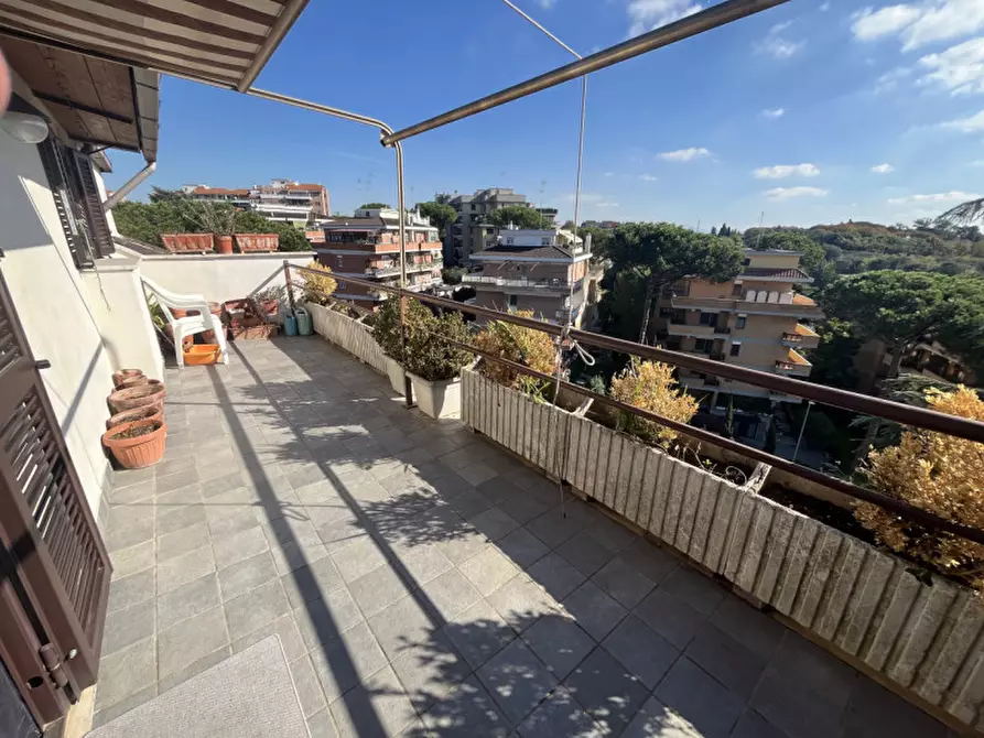 Immagine 15 di Appartamento in vendita  in Via Savignone a Roma