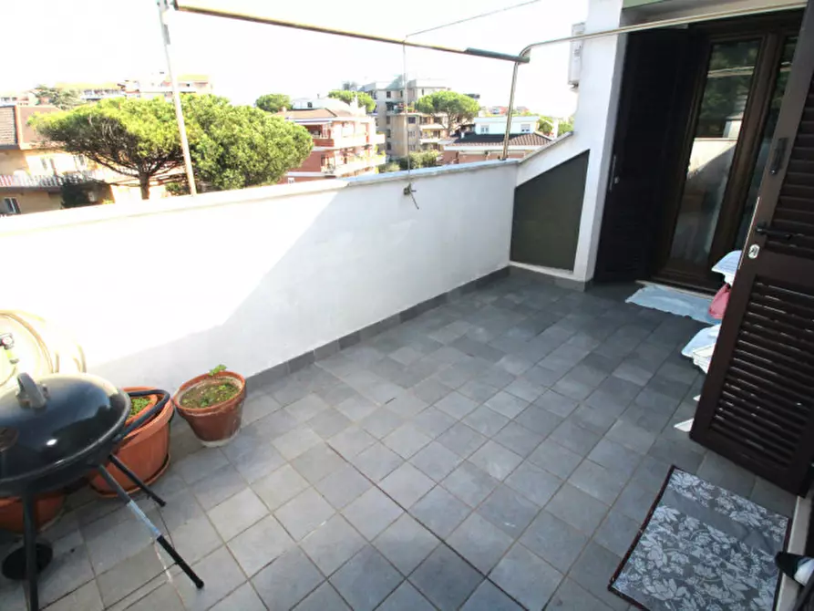 Immagine 16 di Appartamento in vendita  in Via Savignone a Roma