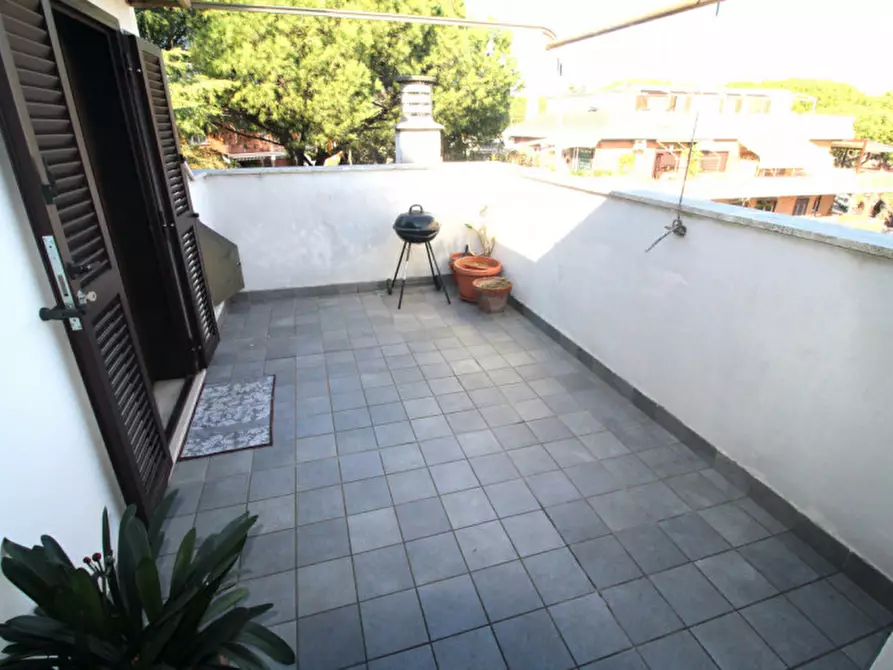 Immagine 17 di Appartamento in vendita  in Via Savignone a Roma