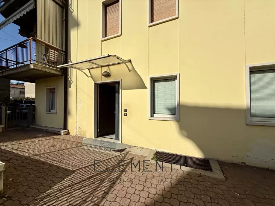 Immagine 12 di Appartamento in vendita  in Via Berto Barbarani a Sona