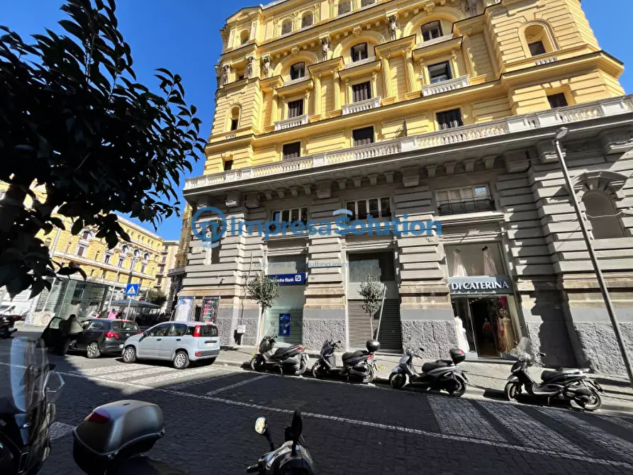 Immagine 7 di Negozio in affitto  in Piazza Nicola Amore a Napoli