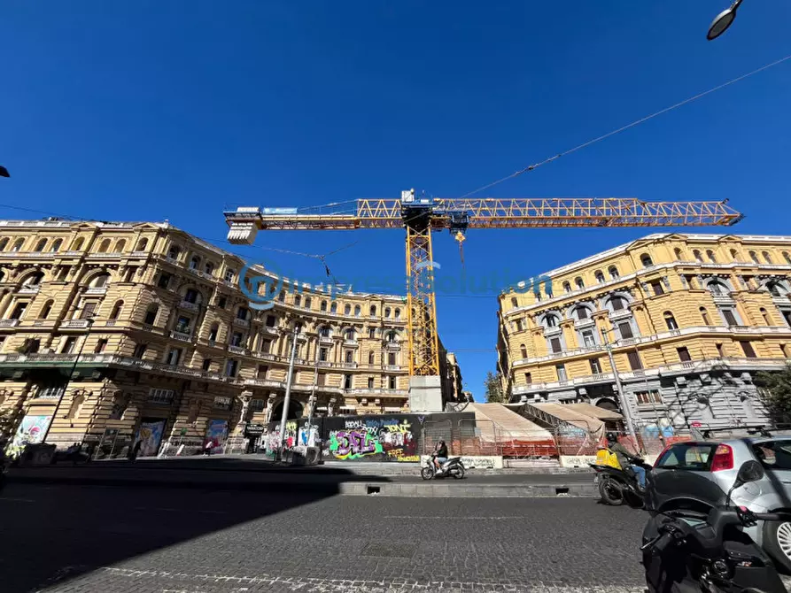 Immagine 10 di Negozio in affitto  in Piazza Nicola Amore a Napoli