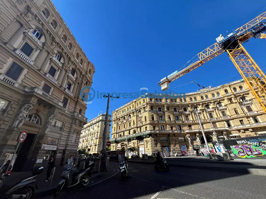 Immagine 11 di Negozio in affitto  in Piazza Nicola Amore a Napoli