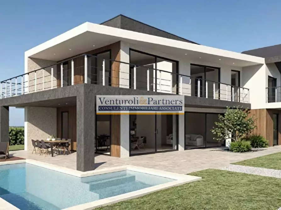 Immagine 2 di Villa in vendita  in Via Trevisago a Soiano Del Lago