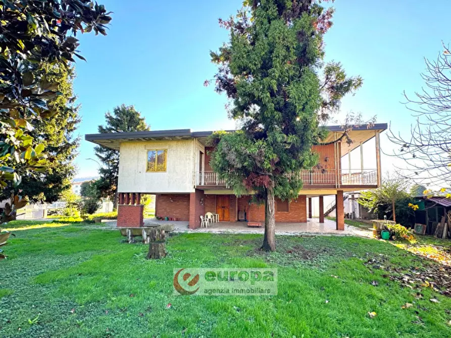 Immagine 2 di Casa indipendente in vendita  in VIA DE AMICIS a Montecchio Maggiore