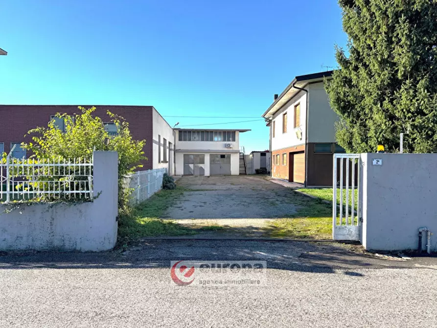 Immagine 6 di Casa indipendente in vendita  in VIA DE AMICIS a Montecchio Maggiore