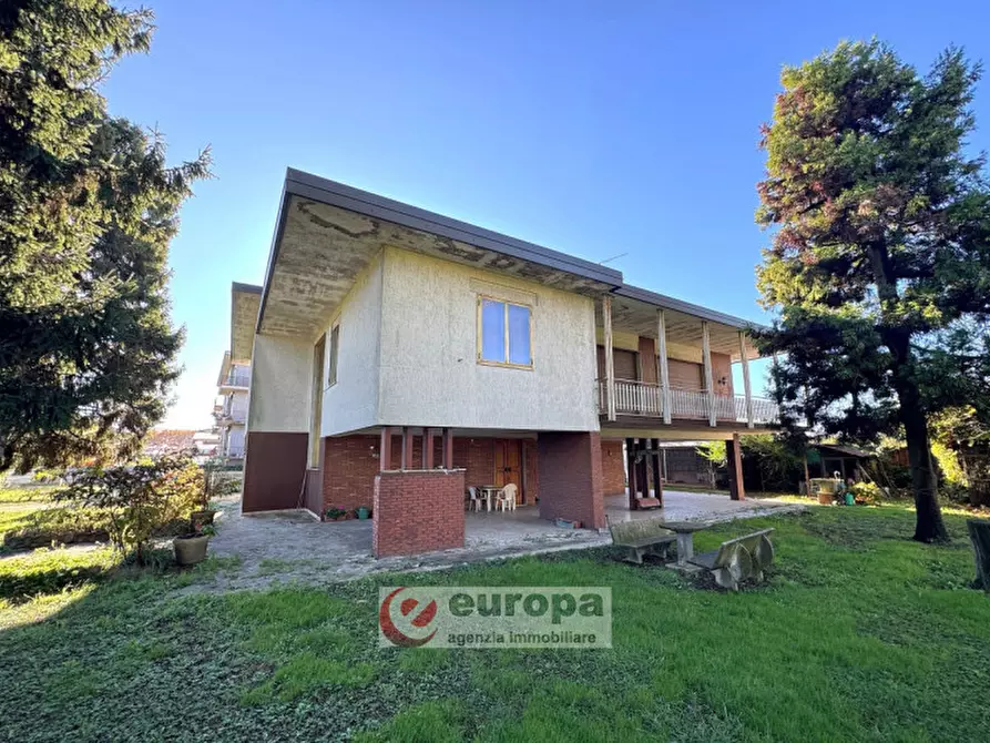 Immagine 8 di Casa indipendente in vendita  in VIA DE AMICIS a Montecchio Maggiore