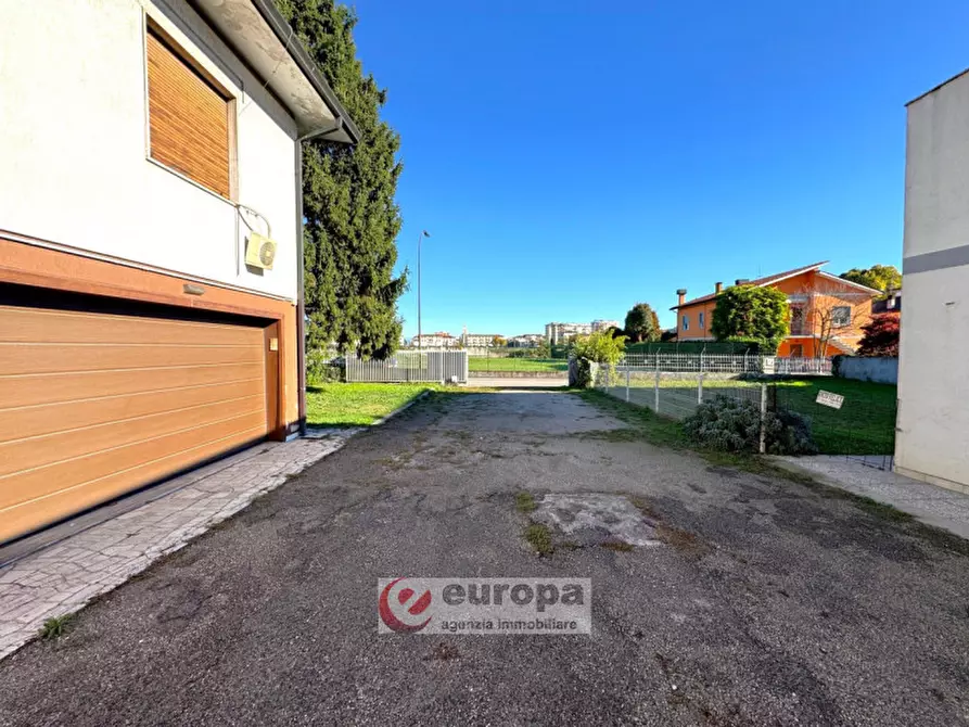 Immagine 11 di Terreno in vendita  in VIALE MILANO a Montecchio Maggiore