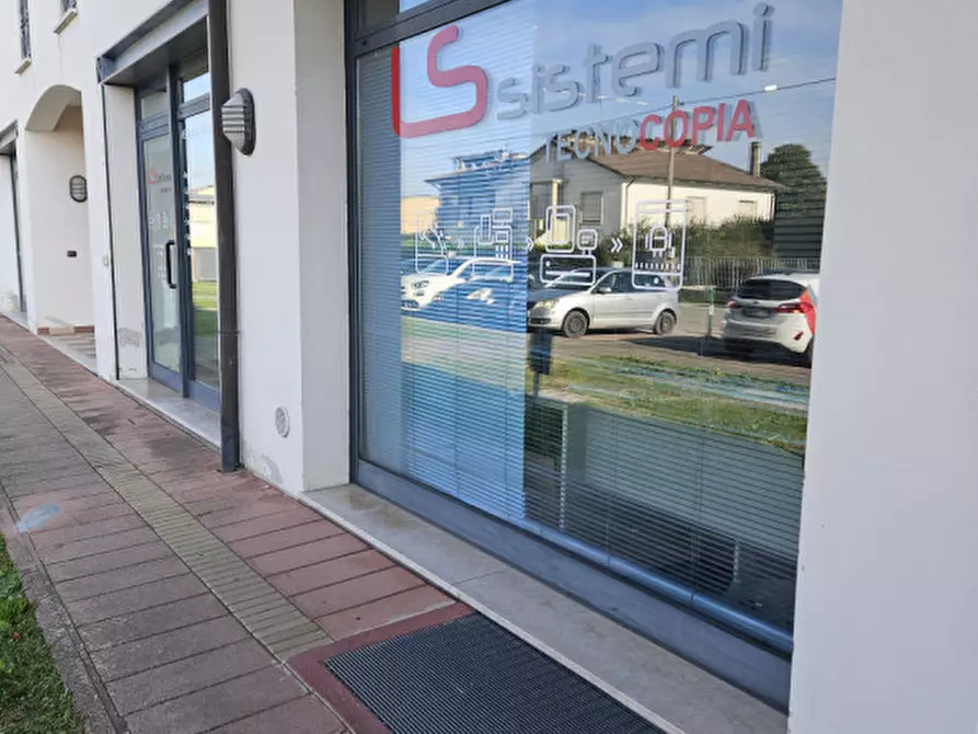 Immagine 5 di Negozio in vendita  a Noventa Vicentina