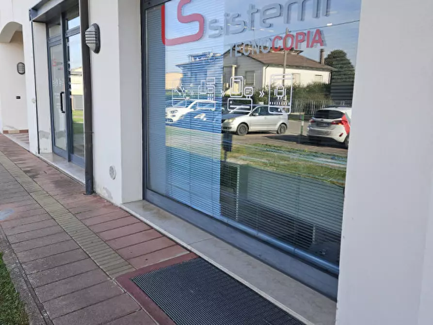 Immagine 6 di Negozio in vendita  a Noventa Vicentina