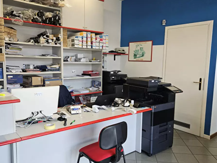 Immagine 9 di Negozio in vendita  a Noventa Vicentina