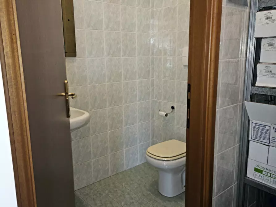 Immagine 16 di Negozio in vendita  a Noventa Vicentina