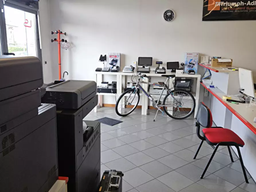 Immagine 19 di Negozio in vendita  a Noventa Vicentina