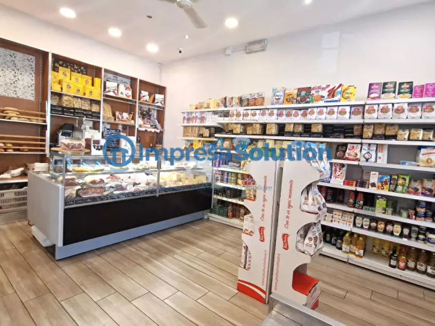 Immagine 4 di Attività commerciale in vendita  in Via San Giacomo dei Capri a Napoli