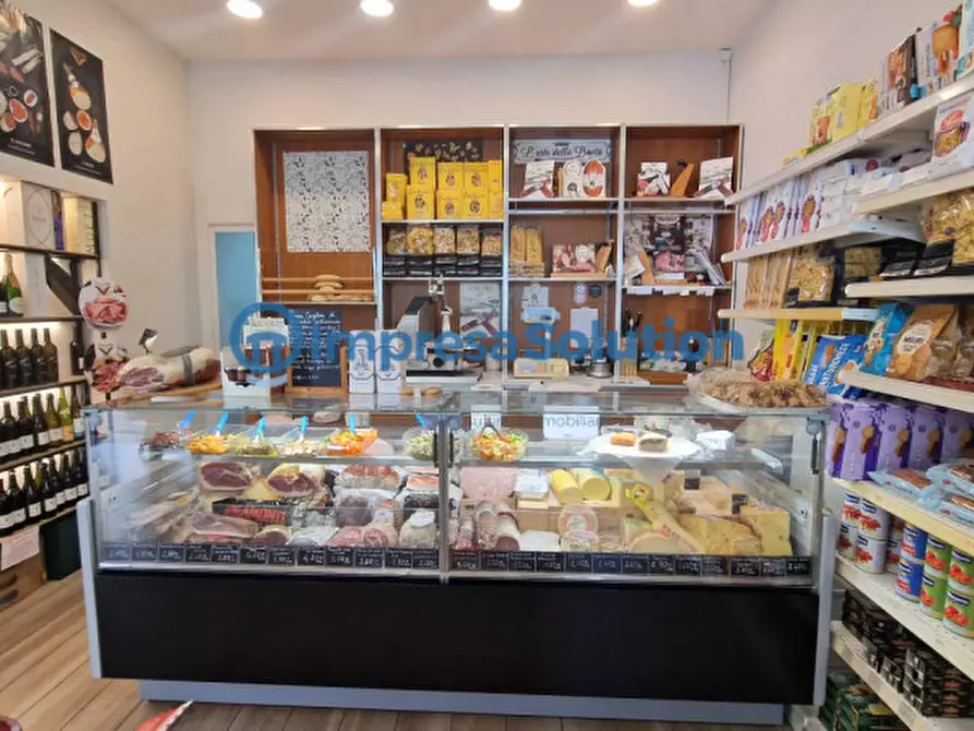 Immagine 6 di Attività commerciale in vendita  in Via San Giacomo dei Capri a Napoli